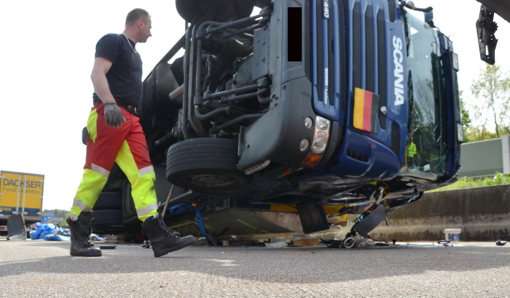 VU LKW umgestuerzt A 3 Rich Oberhausen Hoehe AS Koeln Koenigsforst P301.JPG - Miklos Laubert